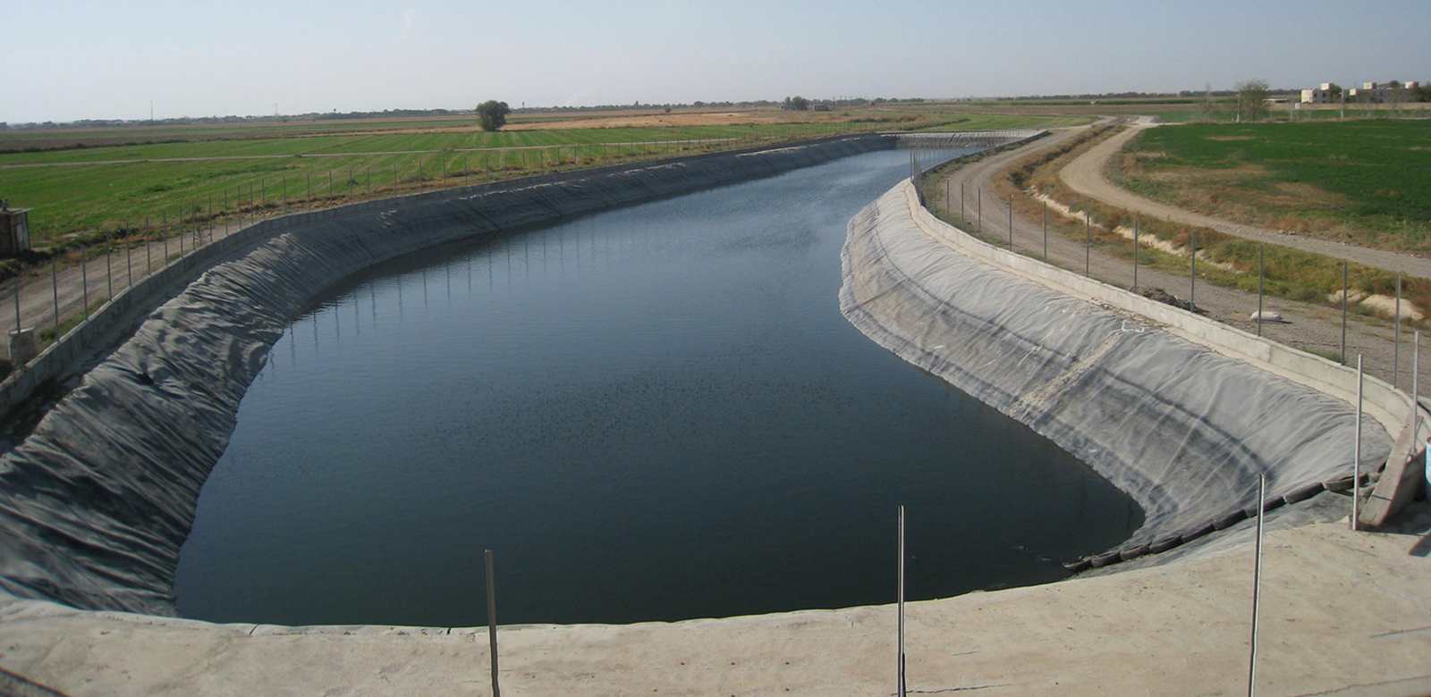 Cover agricultural reservoir with the capacity of 32,000 cubic meters of geomembrane
